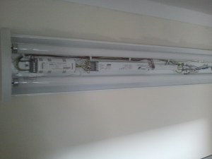 Standartinis šviestuvas su įrengtu avariniu moduliu Standartinis šviestuvas su įrengtu avariniu moduliu